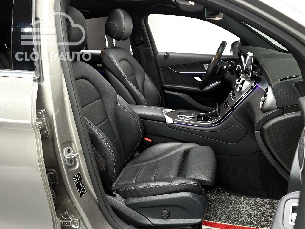 2021 Mercedes-Benz GLC GLC300e 4MATIC Coupe - Image 11