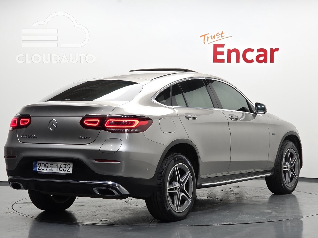 2021 Mercedes-Benz GLC GLC300e 4MATIC Coupe - Image 2