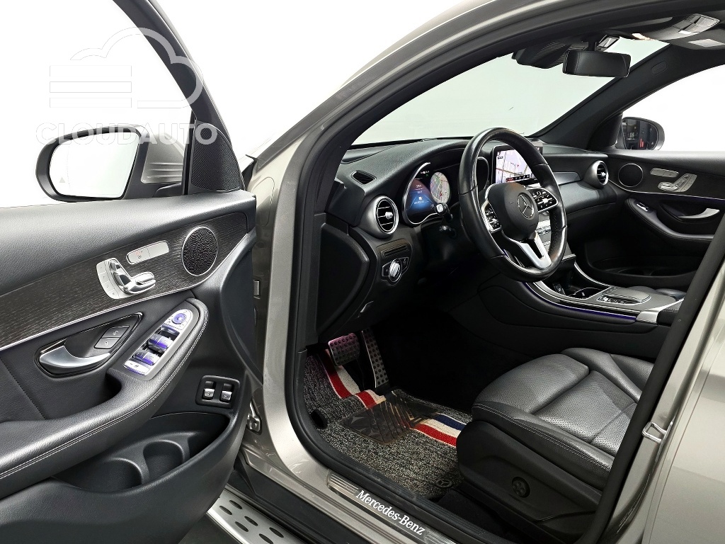 2021 Mercedes-Benz GLC GLC300e 4MATIC Coupe - Image 10