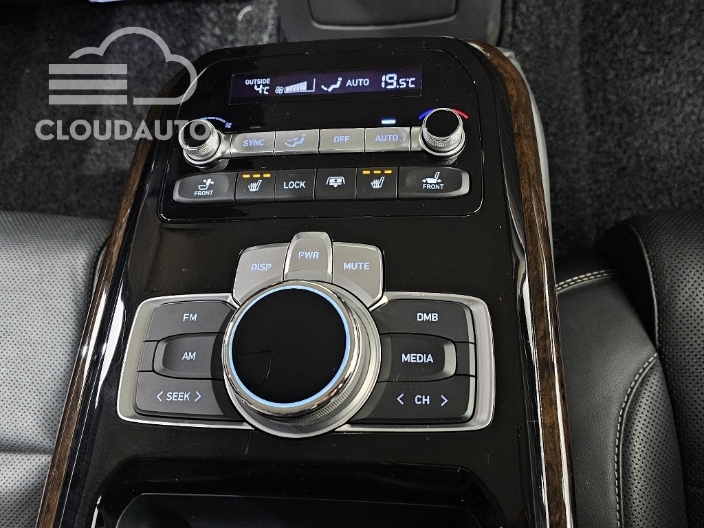 2019 Genesis G90 3.3 T AWD - Image 19