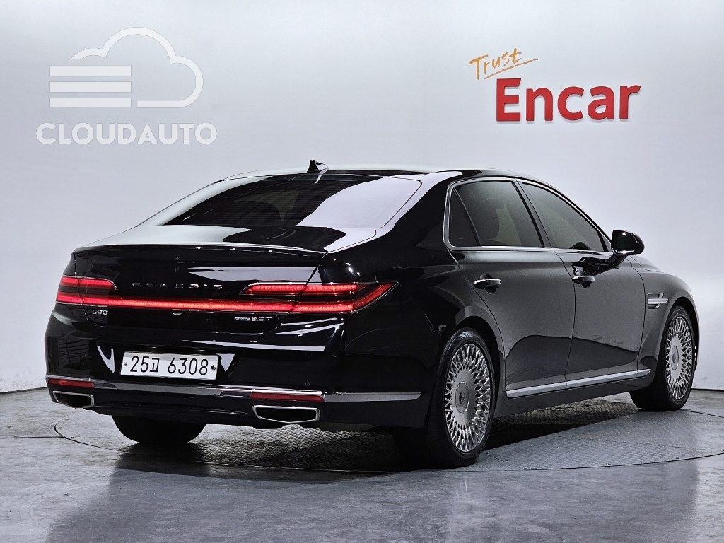 2019 Genesis G90 3.3 T AWD - Image 2
