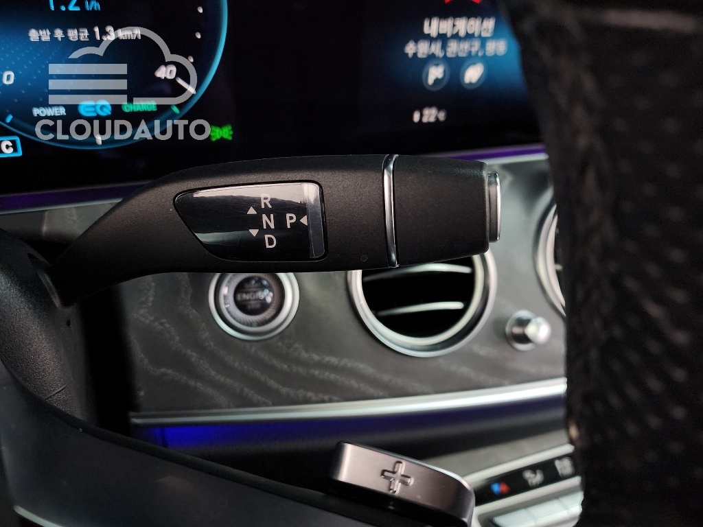 2022 Mercedes-Benz E-Class E350 4MATIC AMG Line - Image 9