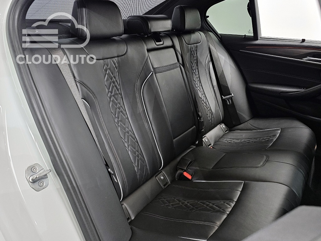 2018 BMW 5 Series 530i xDrive M Sports Plus - Image 12