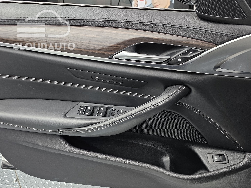 2018 BMW 5 Series 530i xDrive M Sports Plus - Image 14