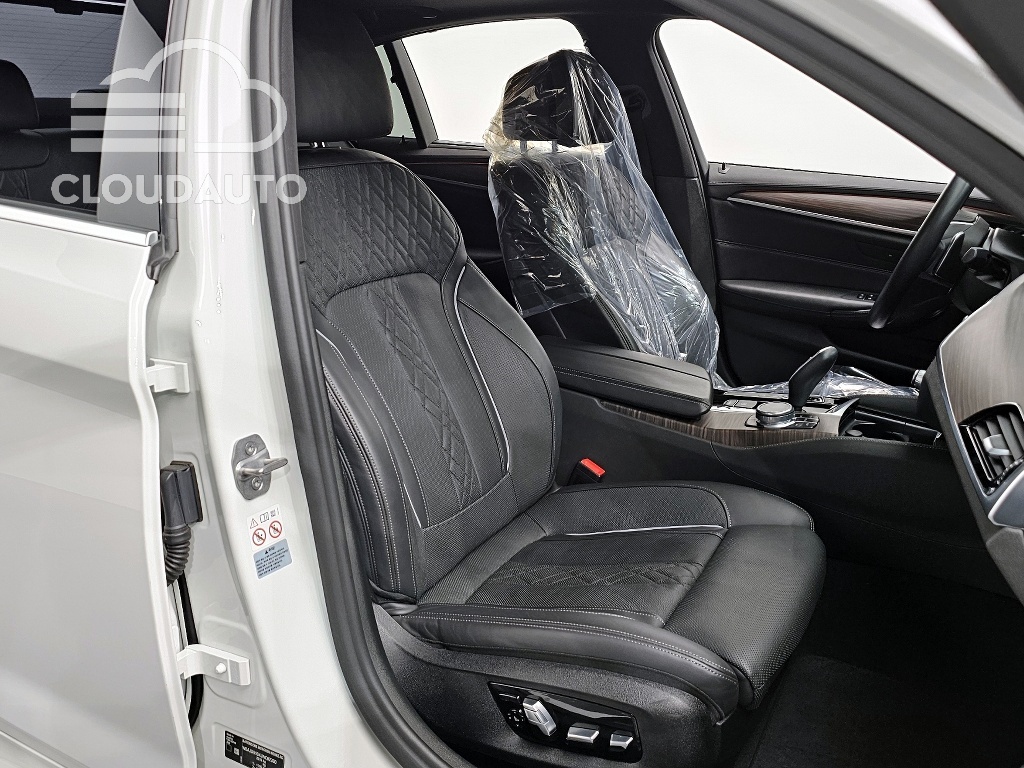2018 BMW 5 Series 530i xDrive M Sports Plus - Image 10