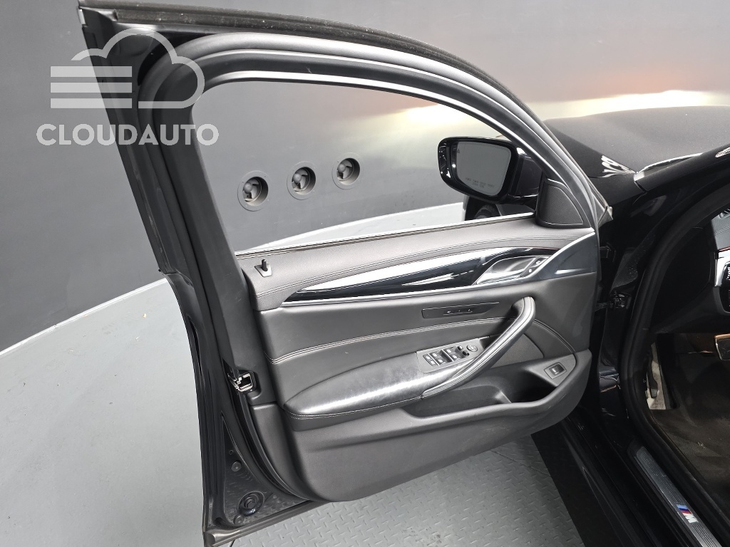 2018 BMW 5 Series 520d xDrive M Sports Plus - Image 18