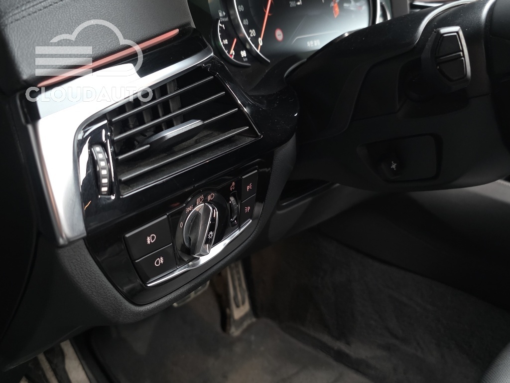 2018 BMW 5 Series 520d xDrive M Sports Plus - Image 31