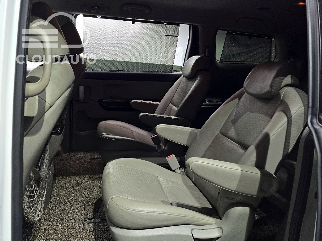 2015 Kia Carnival 9 Prestige - Image 12