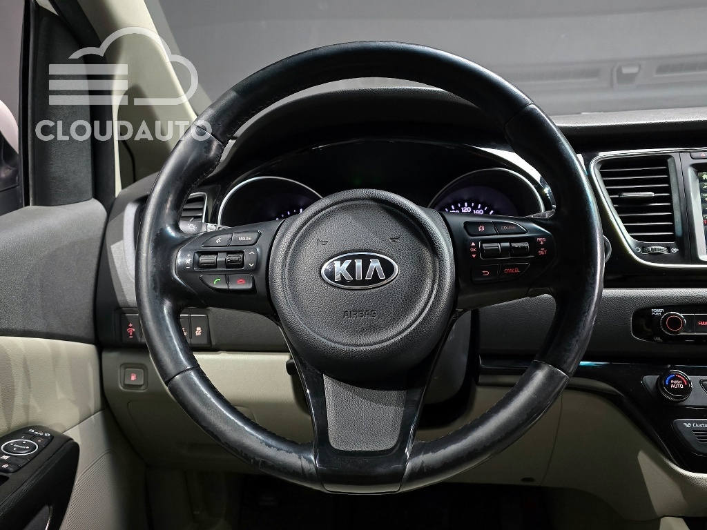 2015 Kia Carnival 9 Prestige - Image 13