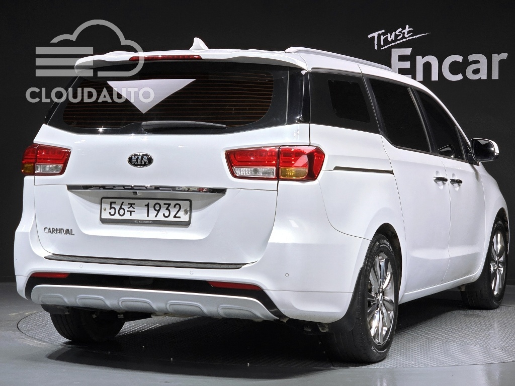 2015 Kia Carnival 9 Prestige - Image 2