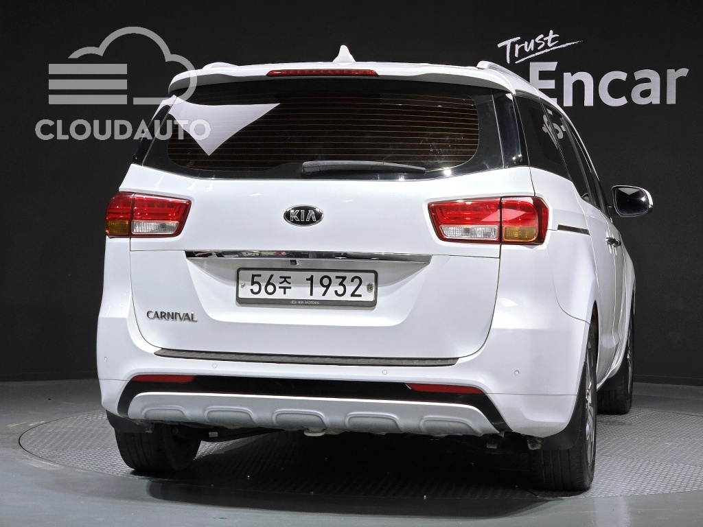 2015 Kia Carnival 9 Prestige - Image 4