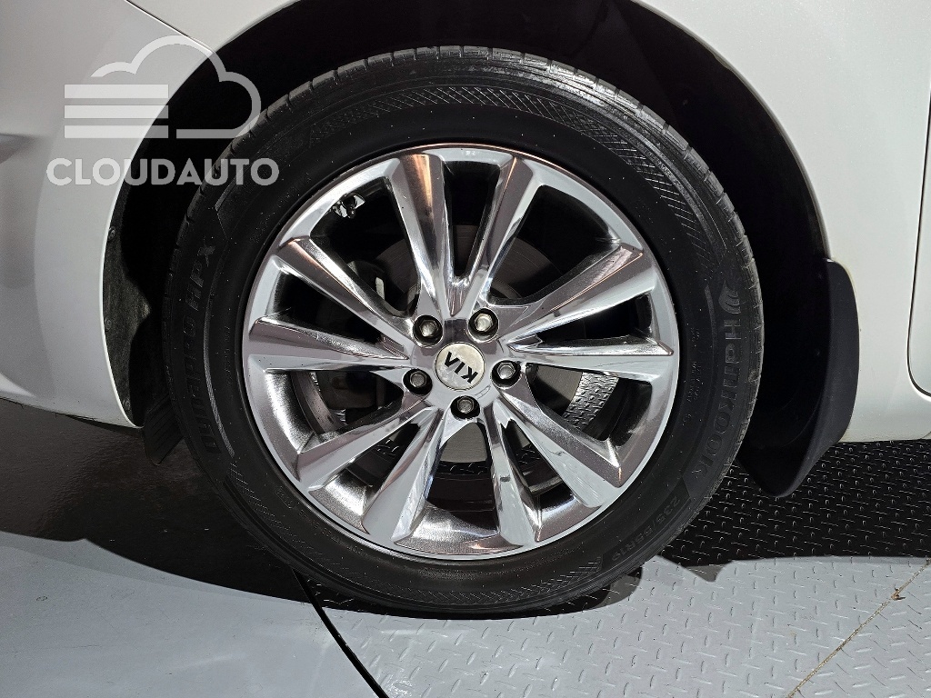 2015 Kia Carnival 9 Prestige - Image 5