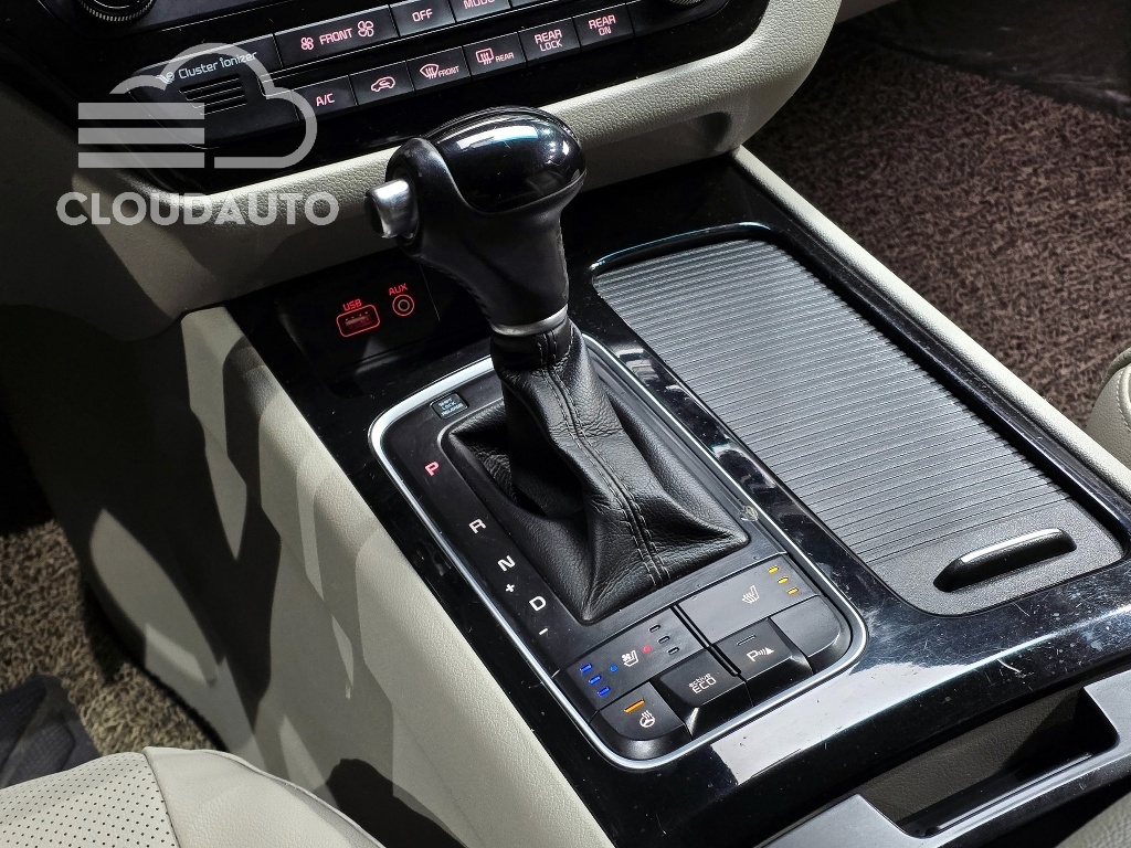 2015 Kia Carnival 9 Prestige - Image 9