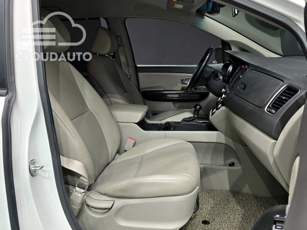 2015 Kia Carnival 9 Prestige - Image 10