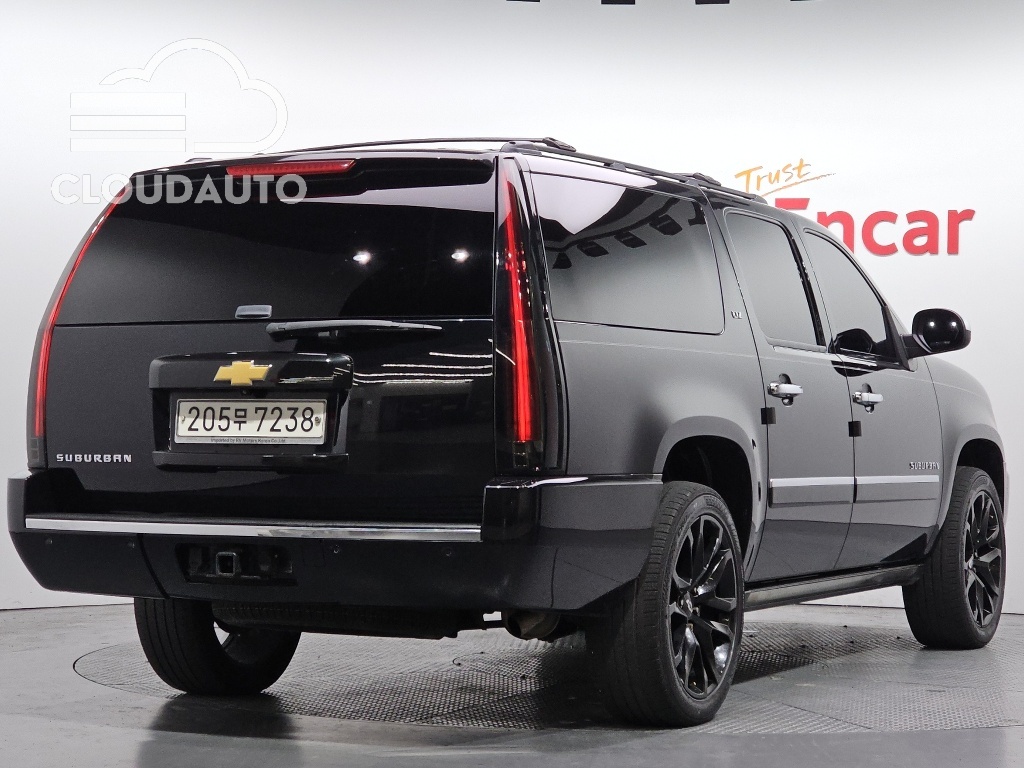 2013 Chevrolet Suburban 5.3 - Image 2