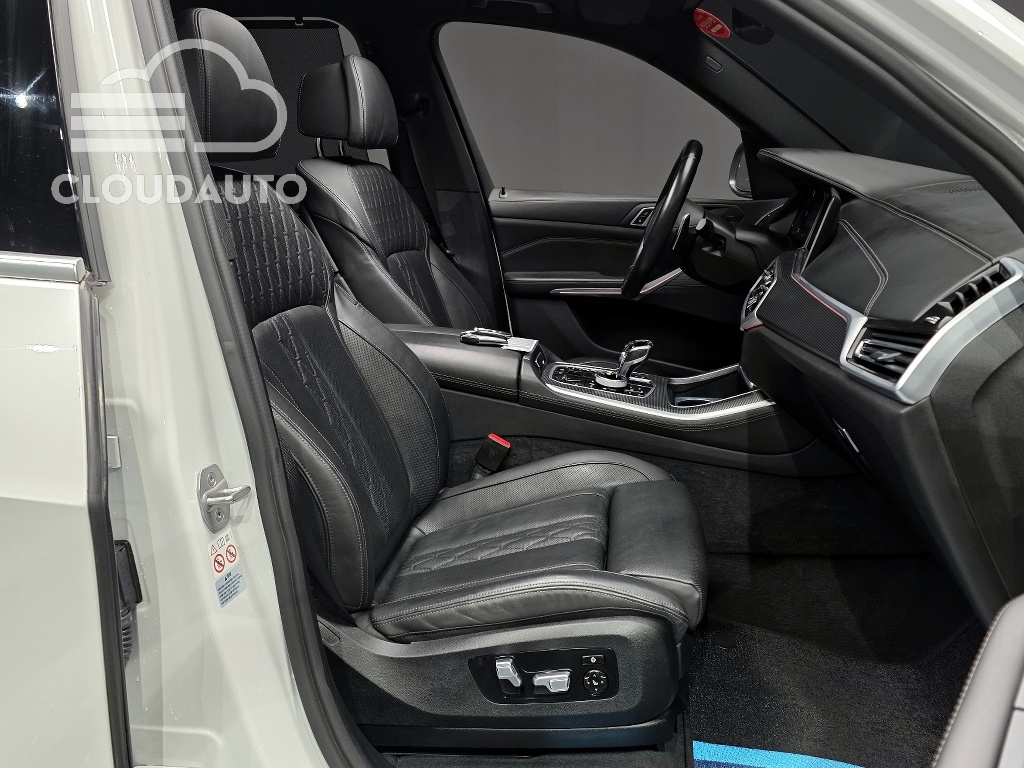 2022 BMW X5 xDrive 40i M Sports - Image 11