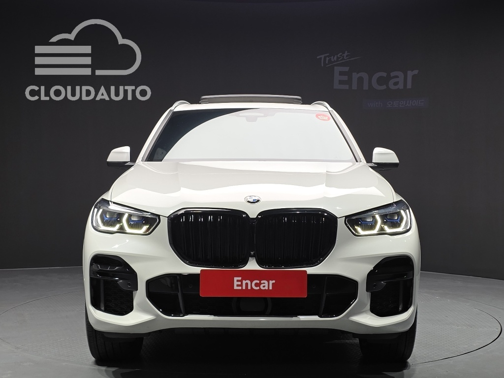2022 BMW X5 xDrive 40i M Sports - Image 3