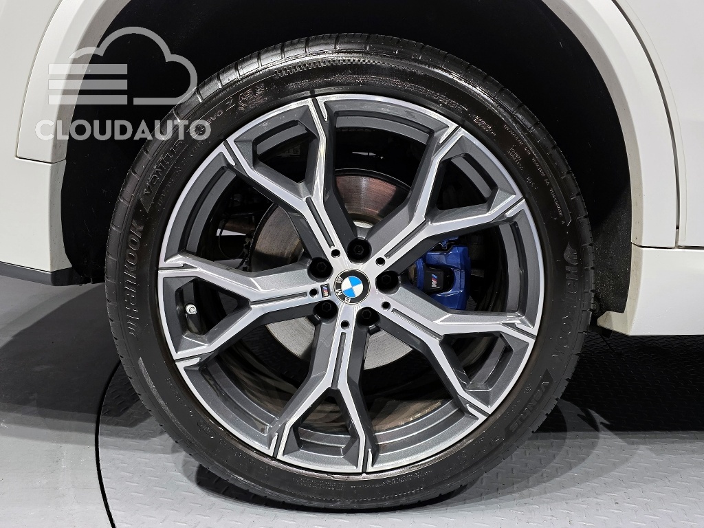 2022 BMW X5 xDrive 40i M Sports - Image 5