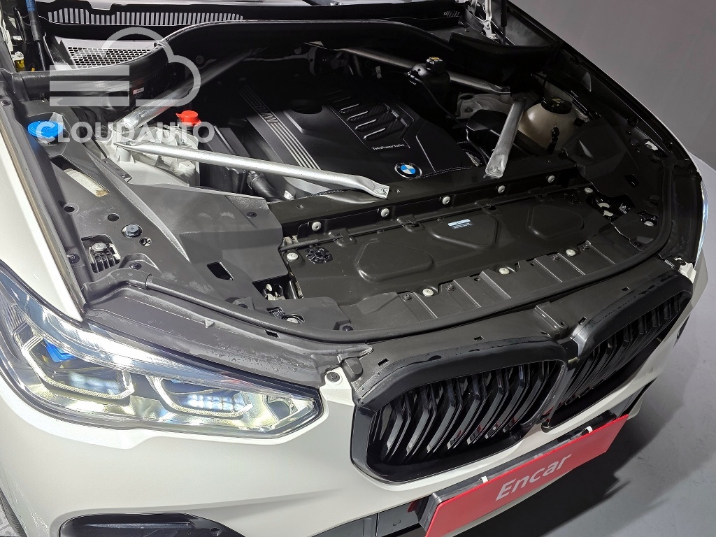 2022 BMW X5 xDrive 40i M Sports - Image 6