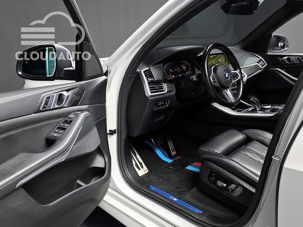 2022 BMW X5 xDrive 40i M Sports - Image 10