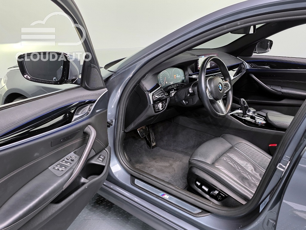 2019 BMW 5 Series 530i xDrive M Sports Plus - Image 11