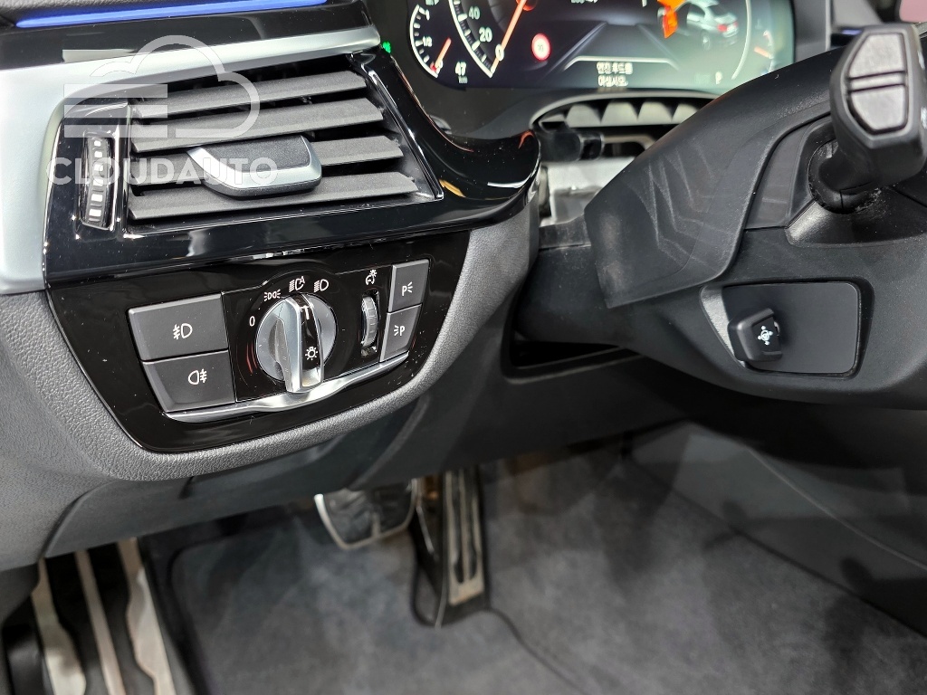 2019 BMW 5 Series 530i xDrive M Sports Plus - Image 16