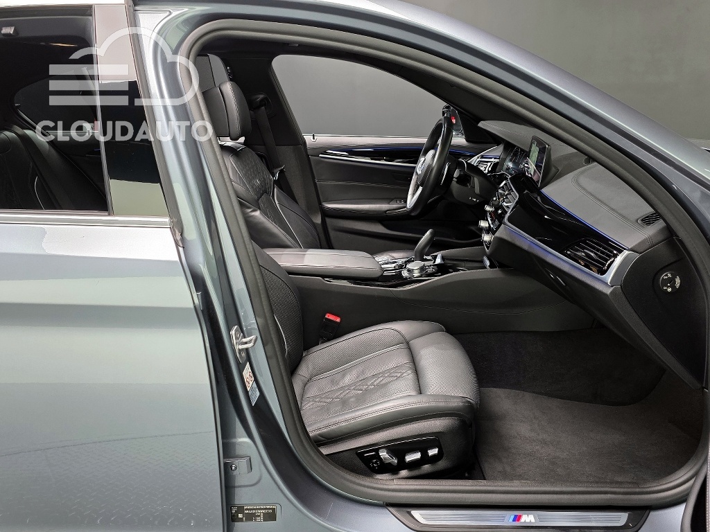 2019 BMW 5 Series 530i xDrive M Sports Plus - Image 10