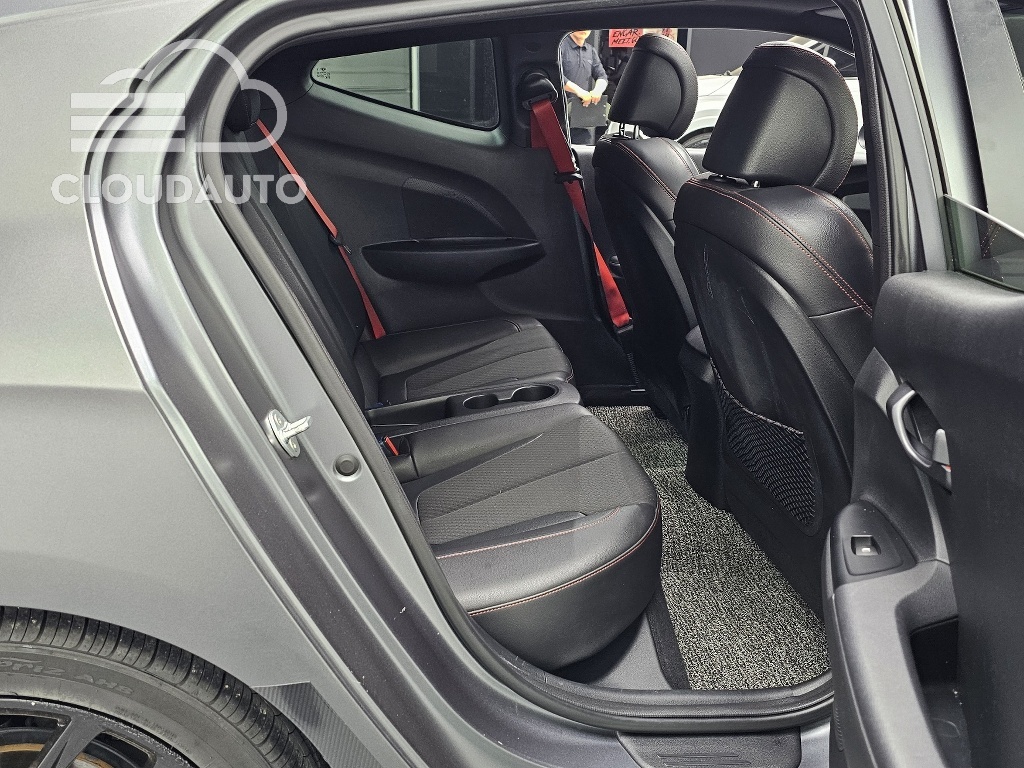 2018 Hyundai Veloster 1.6 Turbo Sports - Image 12