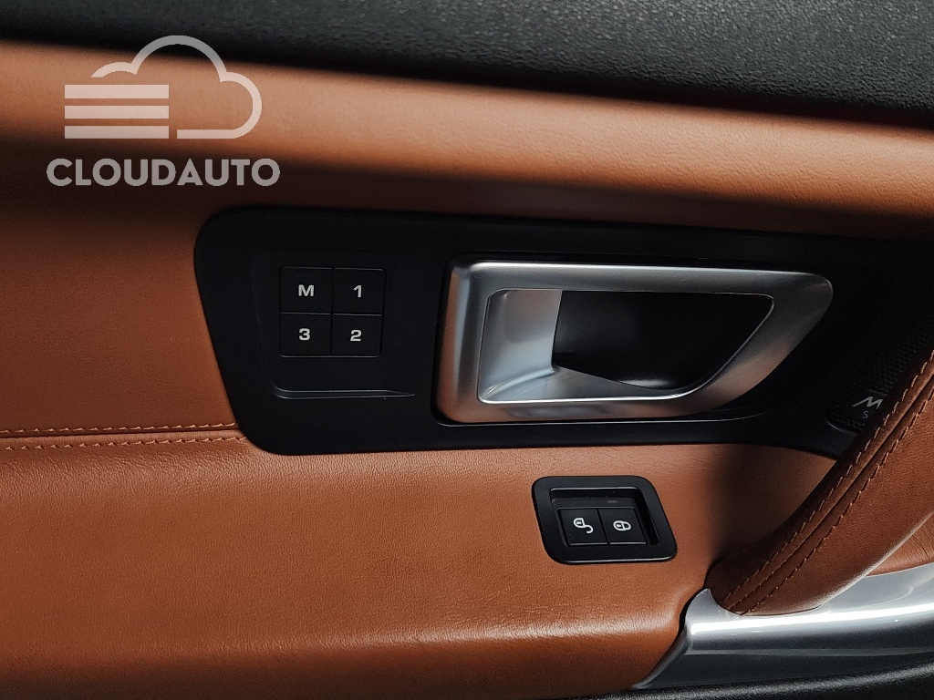 2016 Land Rover Discovery Sport 2.0 TD4 HSE Luxury - Image 17