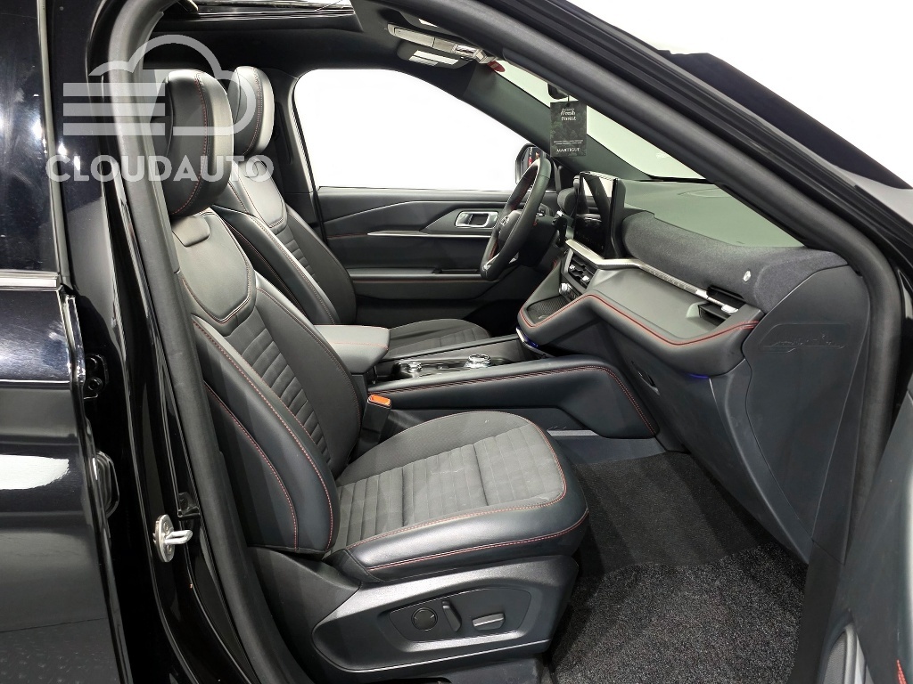 2025 Ford Explorer 2.3 ST-Line 4WD - Image 11