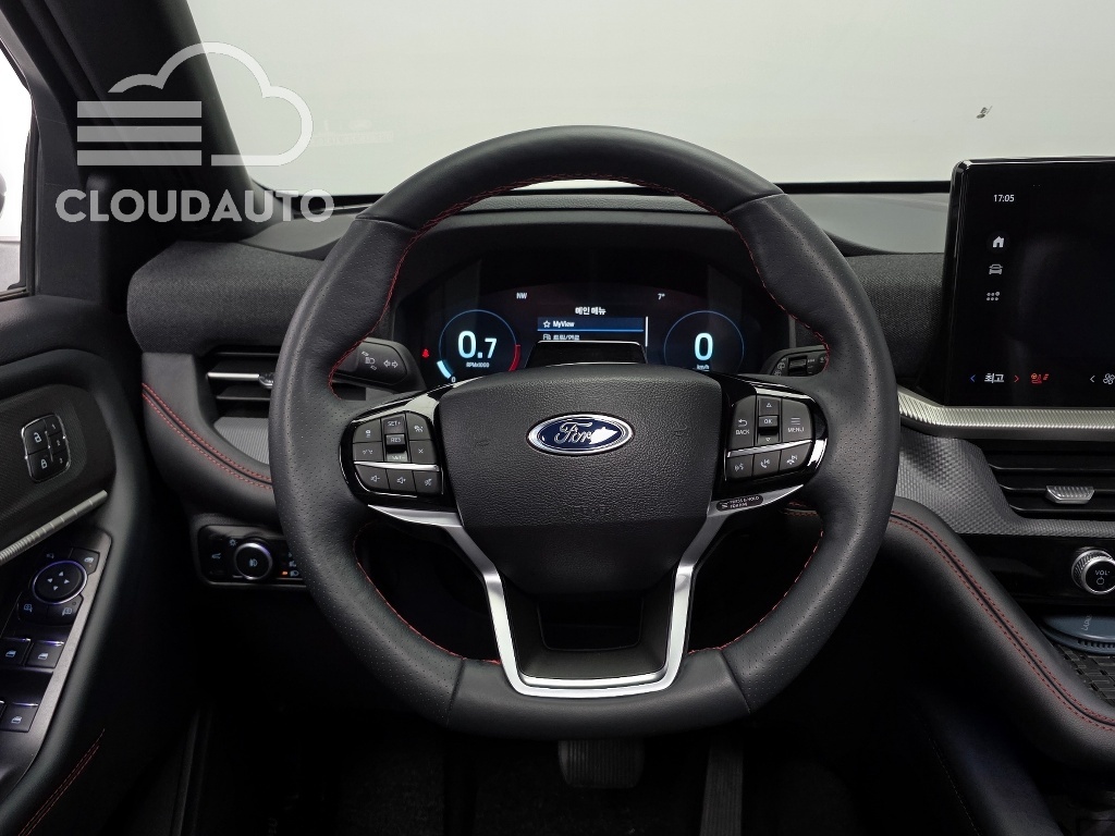 2025 Ford Explorer 2.3 ST-Line 4WD - Image 13
