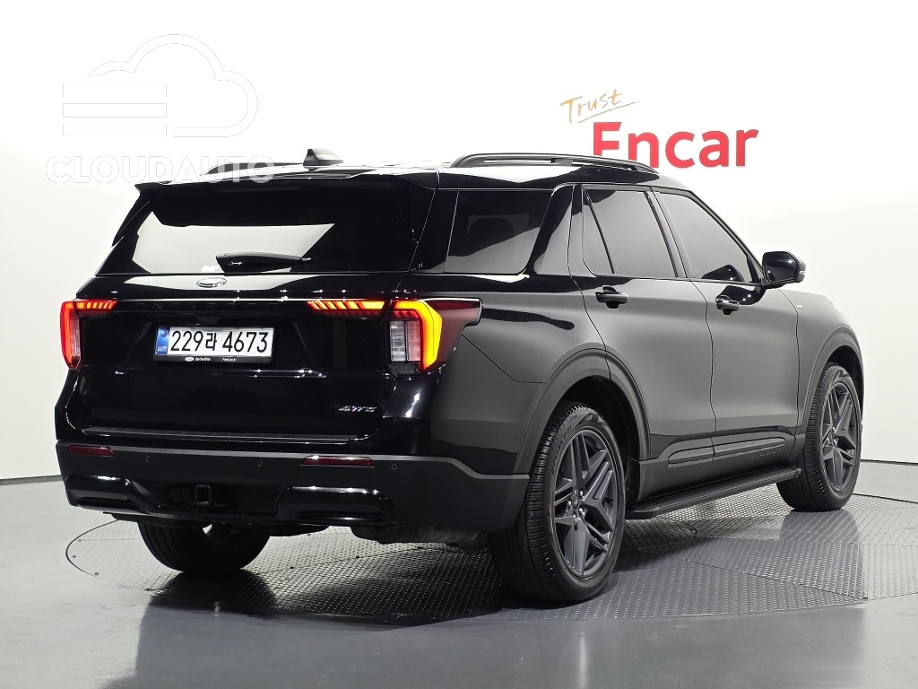 2025 Ford Explorer 2.3 ST-Line 4WD - Image 2