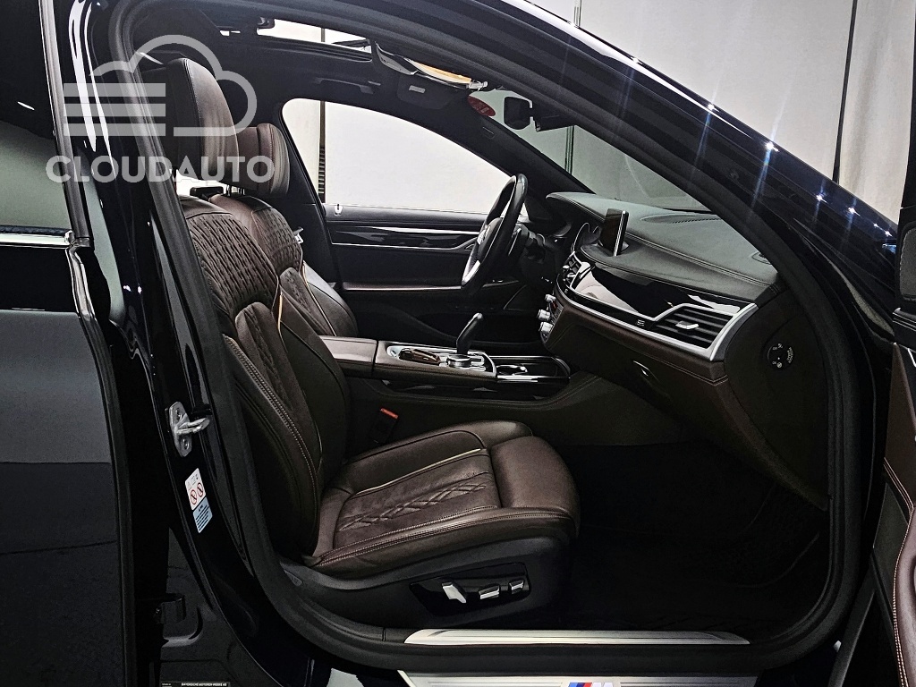 2019 BMW 7 Series 740Li xDrive M Sports - Image 11