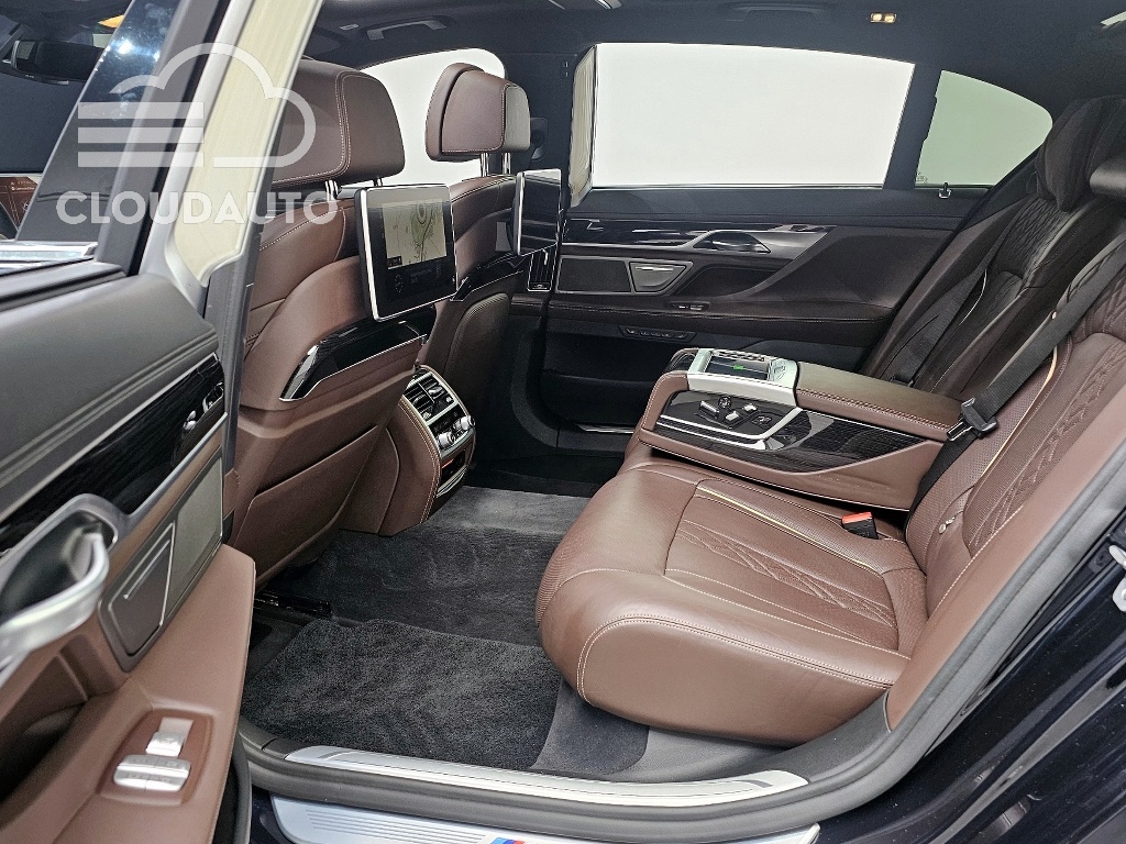 2019 BMW 7 Series 740Li xDrive M Sports - Image 12