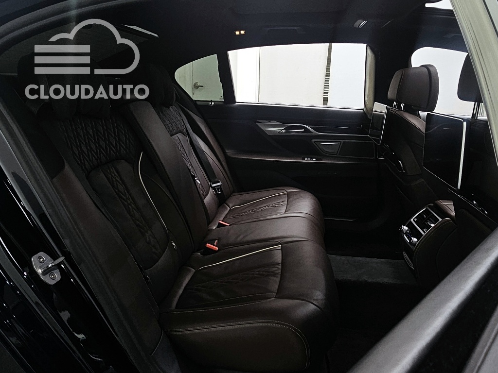 2019 BMW 7 Series 740Li xDrive M Sports - Image 13