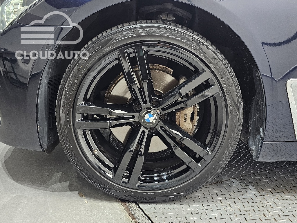 2019 BMW 7 Series 740Li xDrive M Sports - Image 5