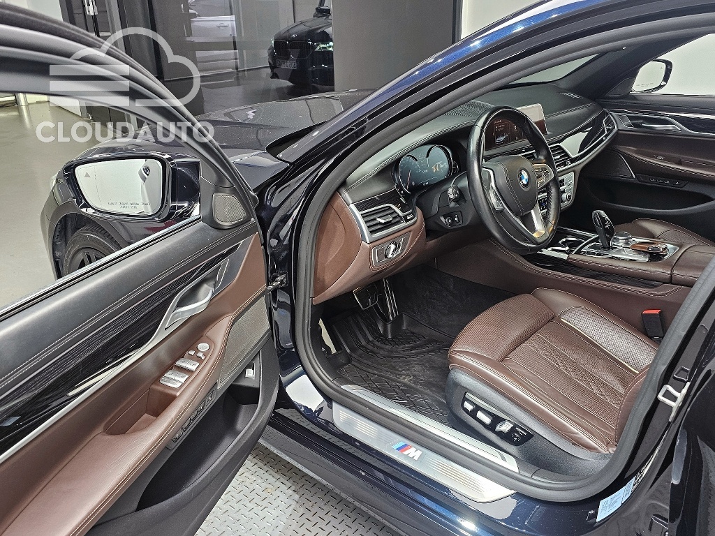 2019 BMW 7 Series 740Li xDrive M Sports - Image 10
