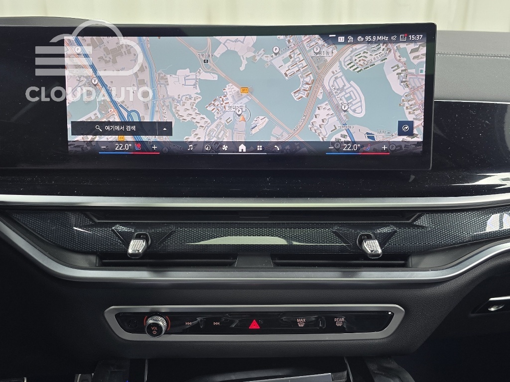 2025 BMW X6 xDrive40i M Sports - Image 14
