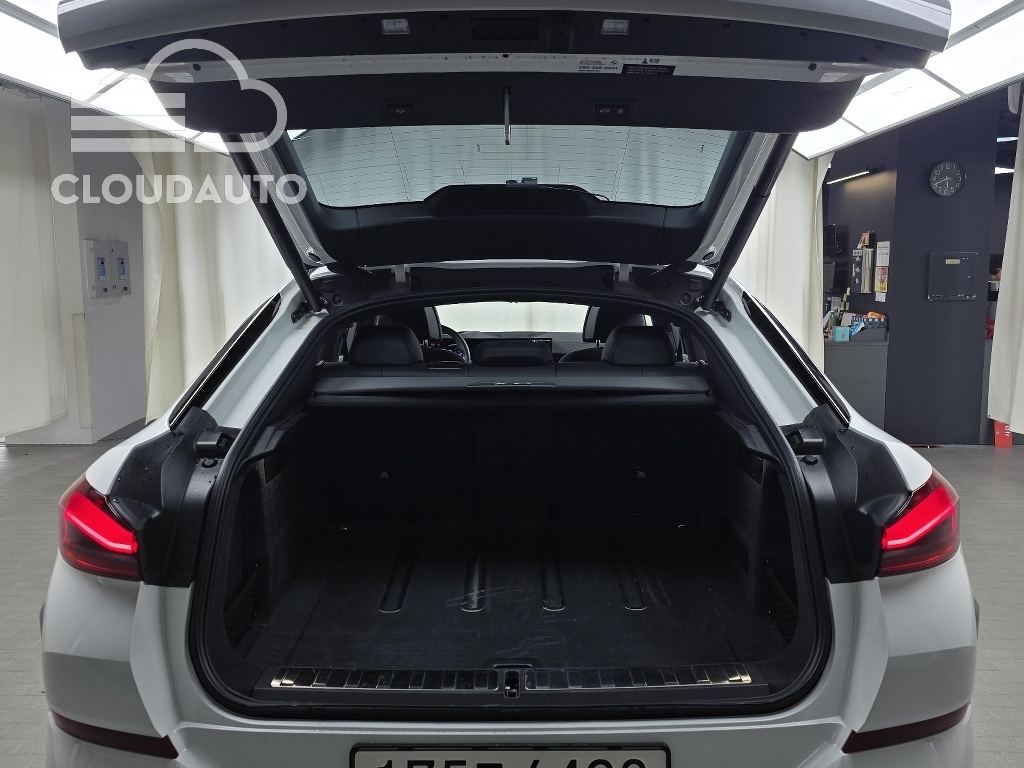2025 BMW X6 xDrive40i M Sports - Image 20