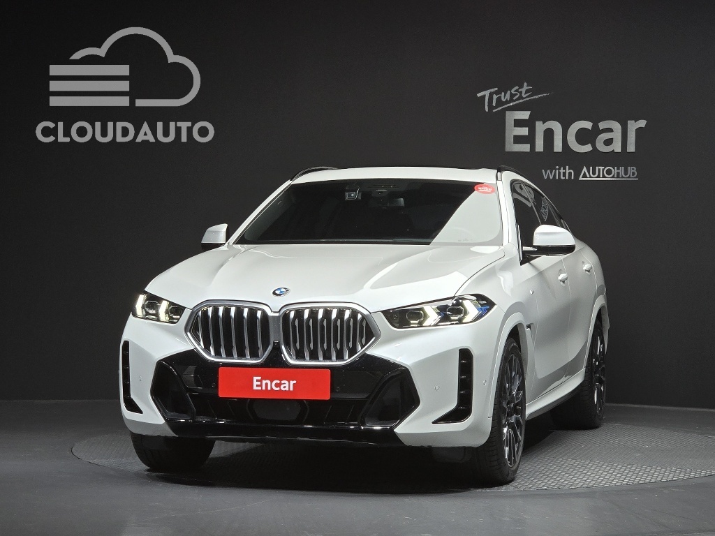 2025 BMW X6 xDrive40i M Sports - Image 3