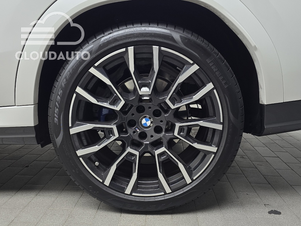 2025 BMW X6 xDrive40i M Sports - Image 5