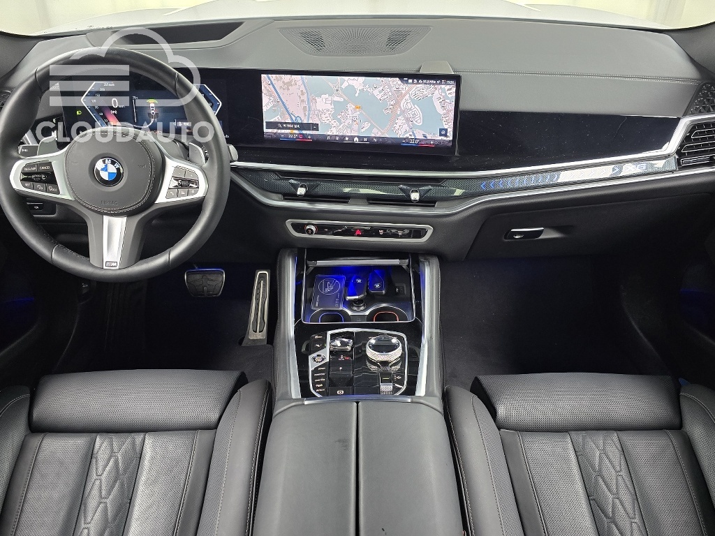 2025 BMW X6 xDrive40i M Sports - Image 7