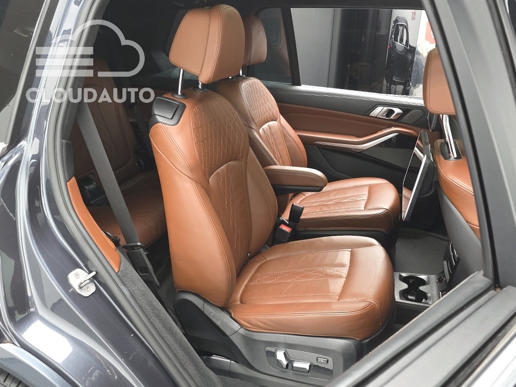 2020 BMW X7 xDrive 40i M Sports 6 - Image 11