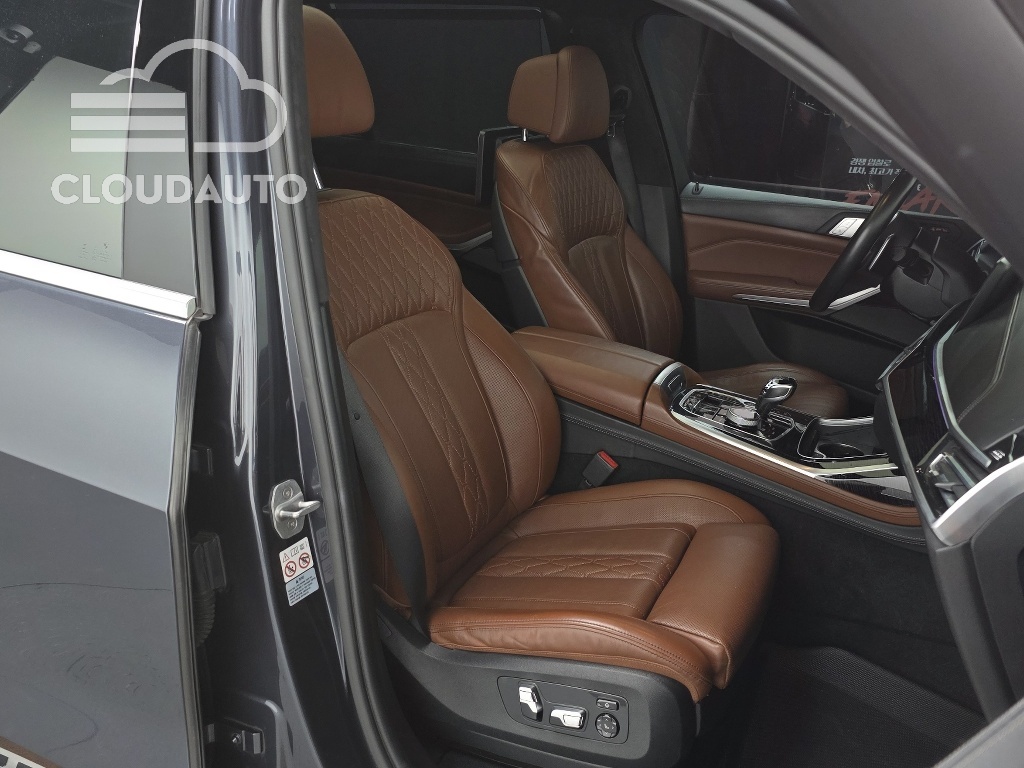 2020 BMW X7 xDrive 40i M Sports 6 - Image 10