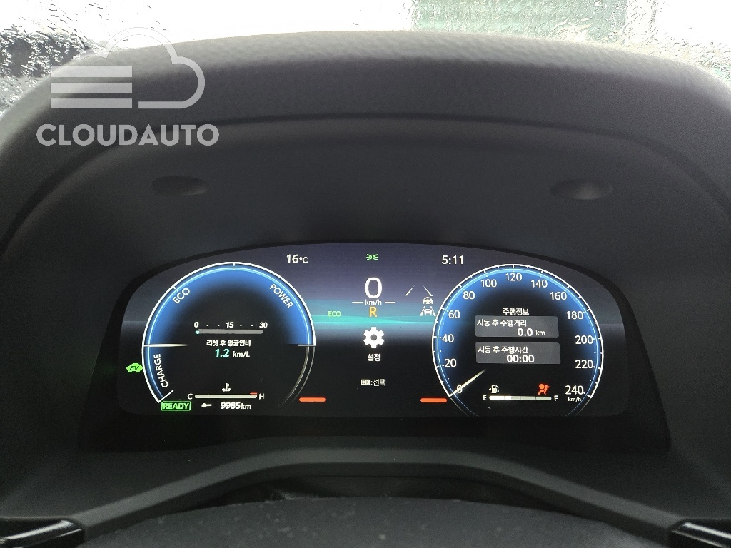 2026 Toyota Camry 2.5 XLE Premium Hybrid - Image 4