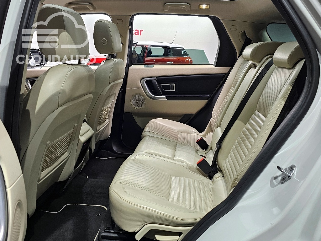 2016 Land Rover Discovery Sport 2.0 TD4 HSE Luxury - Image 11