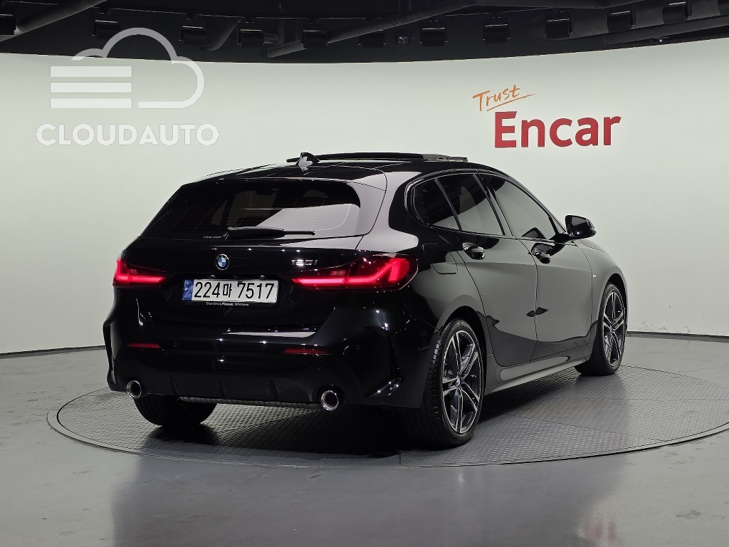 2024 BMW 1 Series 120i M Sports - Image 2