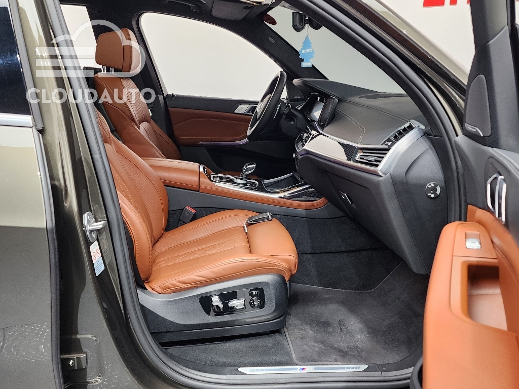 2022 BMW X7 xDrive 40i M Sports 6 - Image 11