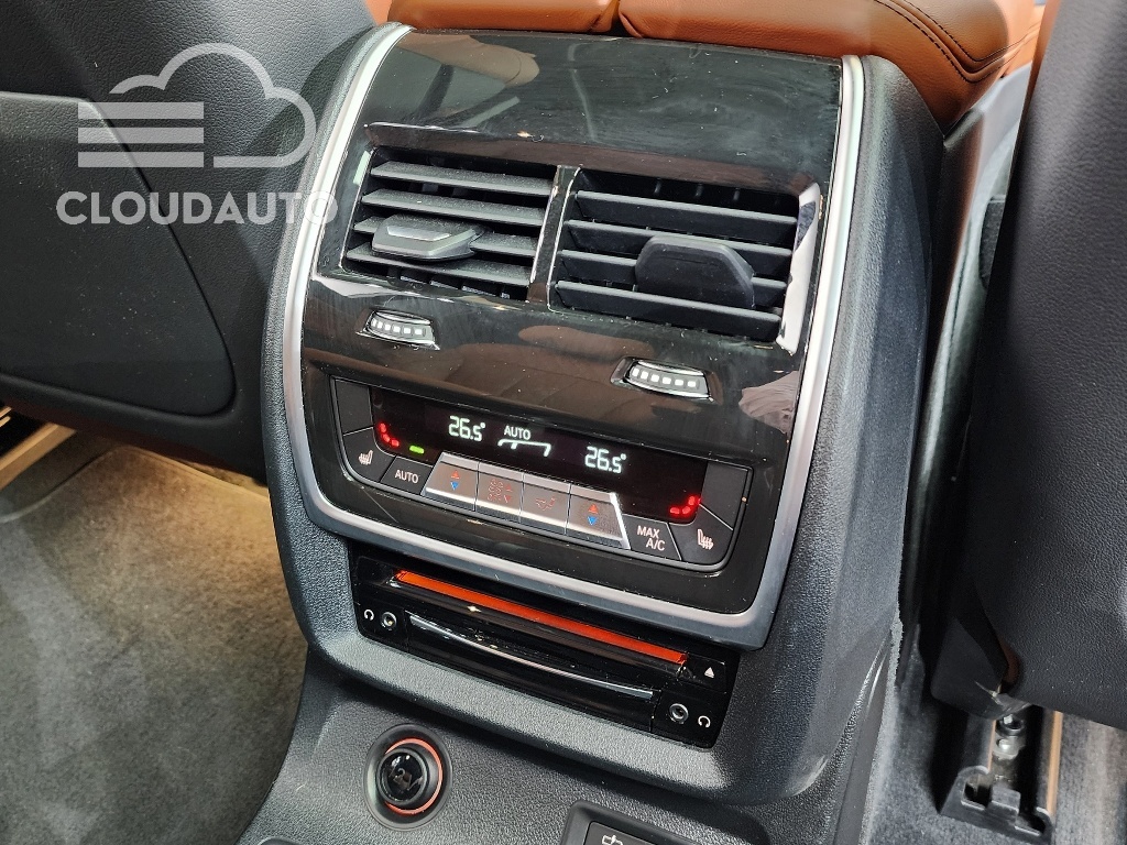 2022 BMW X7 xDrive 40i M Sports 6 - Image 18