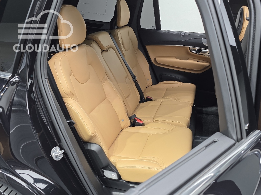 2024 Volvo XC90 T8 Hybrid - Image 12